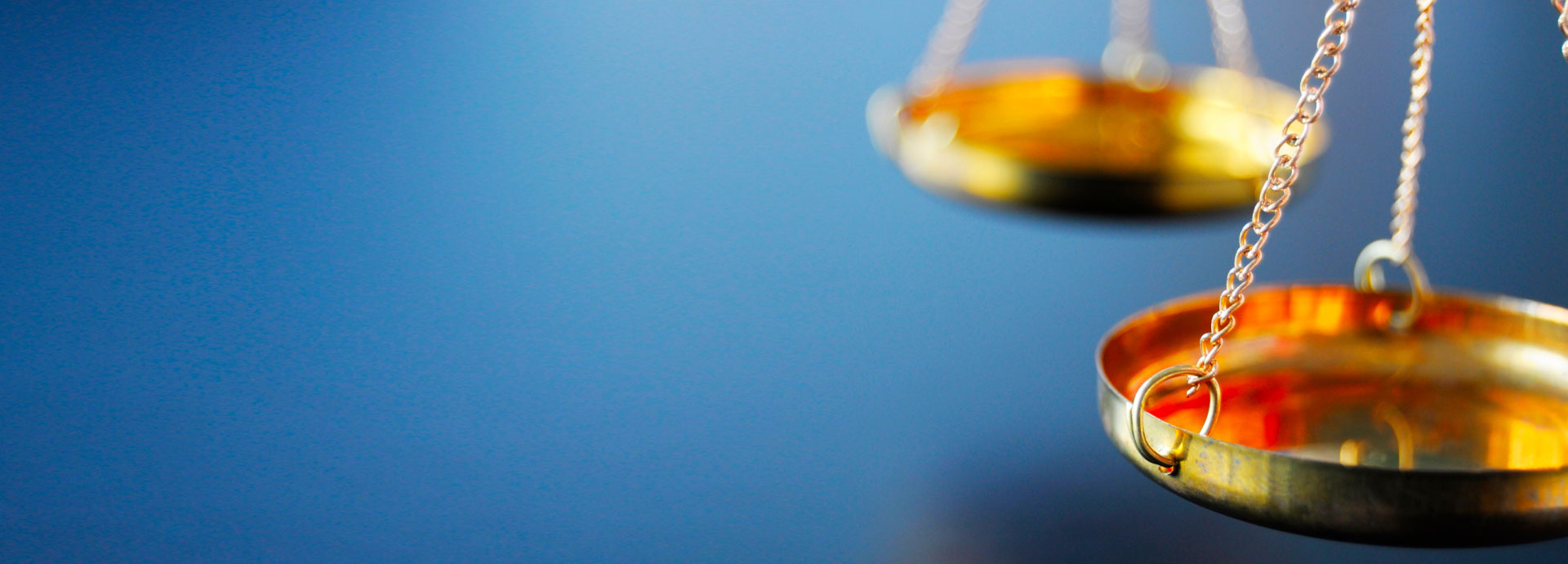 Bilancia della giustizia simbolo di risarcimento per colpa medica e tutela vittime malasanità